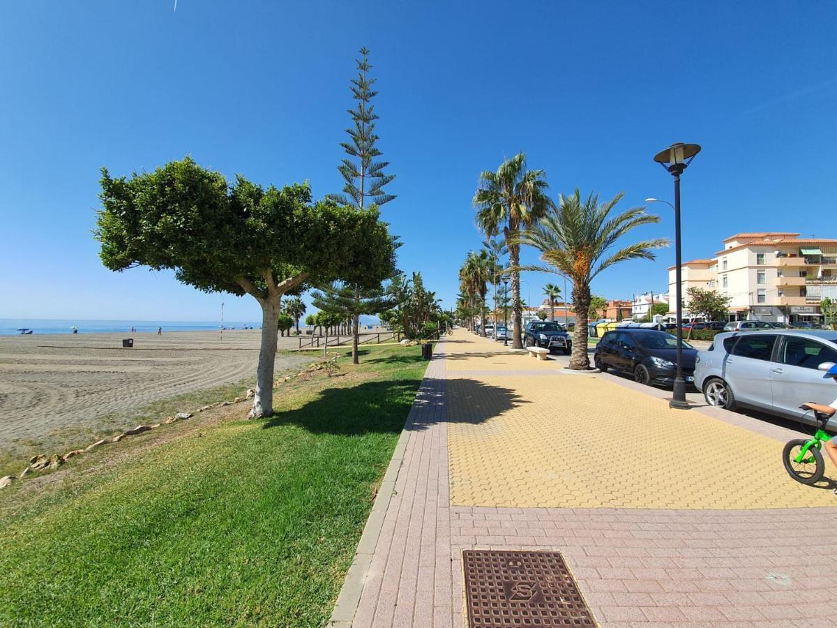 Boutique Apartment Near The Beach, 1 Gbps Wi-Fi Малага Екстер'єр фото